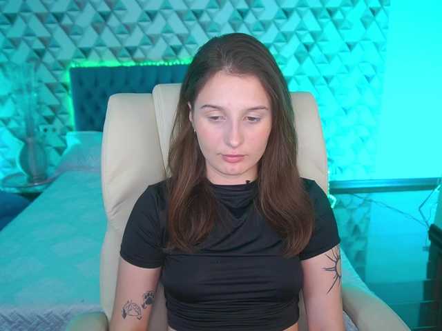 VikVikLove live cam on BongaCams