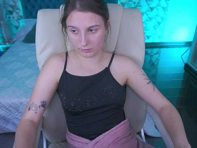 VikVikLove live cam on BongaCams