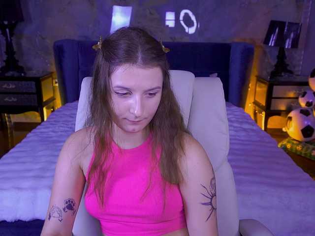 VikVikLove live cam on BongaCams