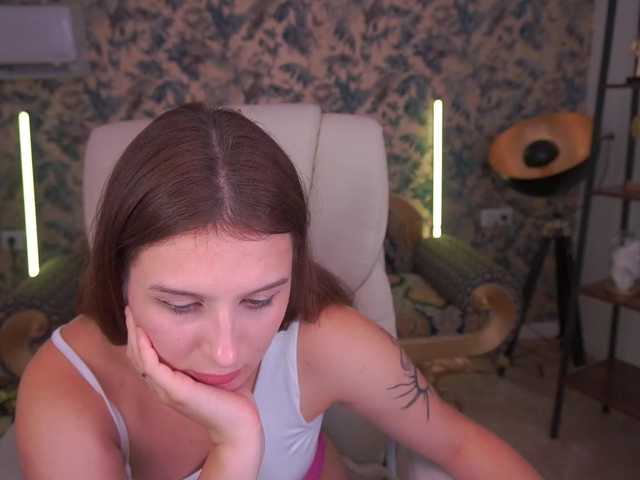 VikVikLove live cam on BongaCams