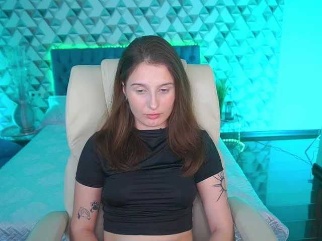 VikVikLove live cam on BongaCams