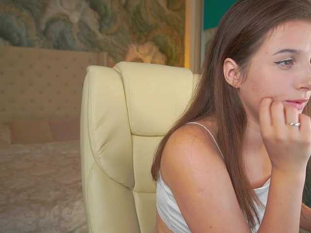 VikVikLove live cam on BongaCams