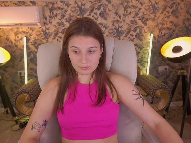 VikVikLove live cam on BongaCams