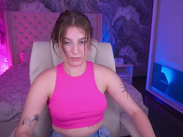VikVikLove live cam on BongaCams