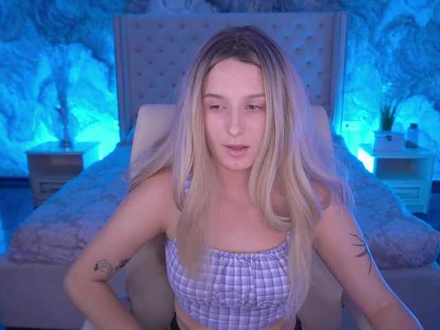 VikVikLove live cam on BongaCams
