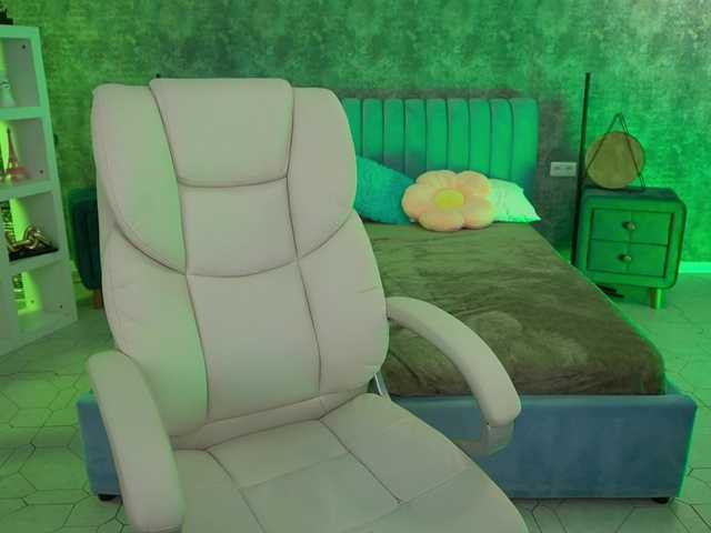 VikVikLove live cam on BongaCams