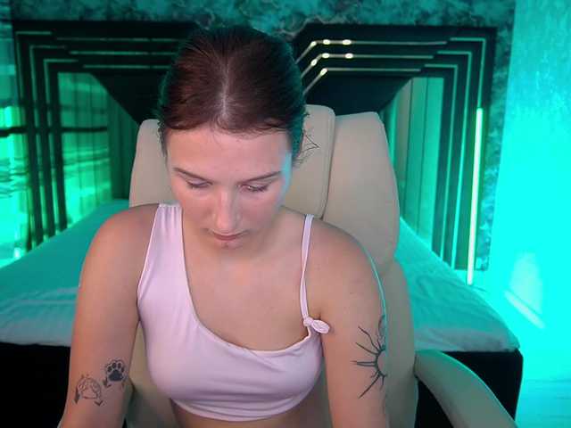 VikVikLove live cam on BongaCams