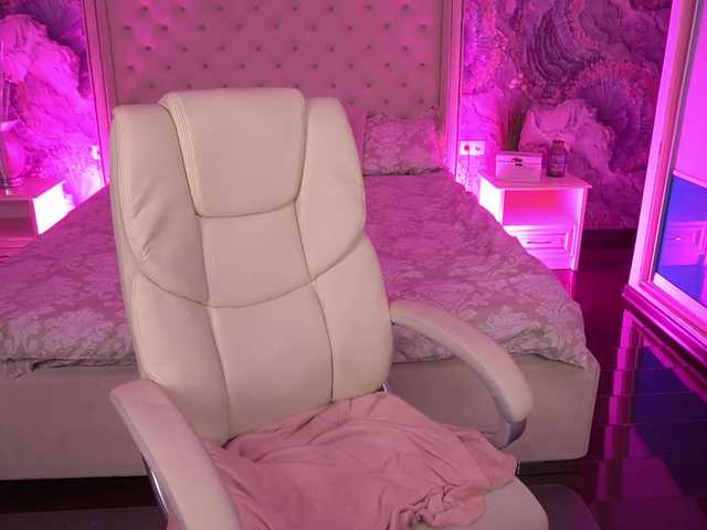VikVikLove live cam on BongaCams