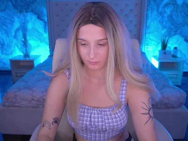 VikVikLove live cam on BongaCams