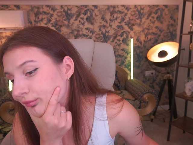 VikVikLove live cam on BongaCams
