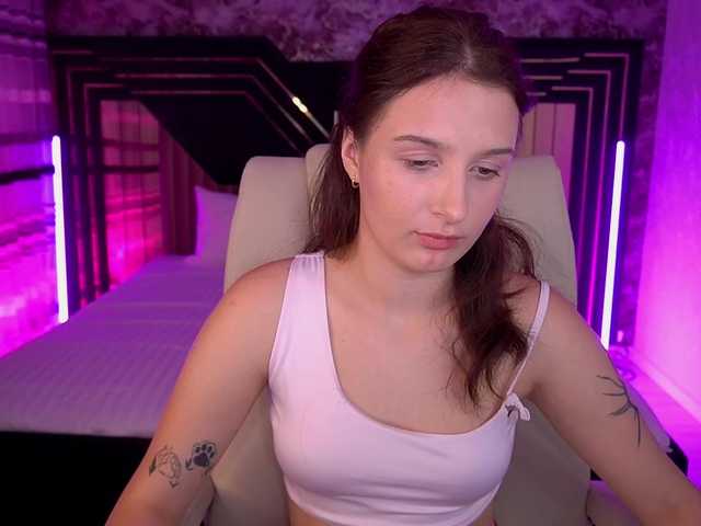 VikVikLove live cam on BongaCams