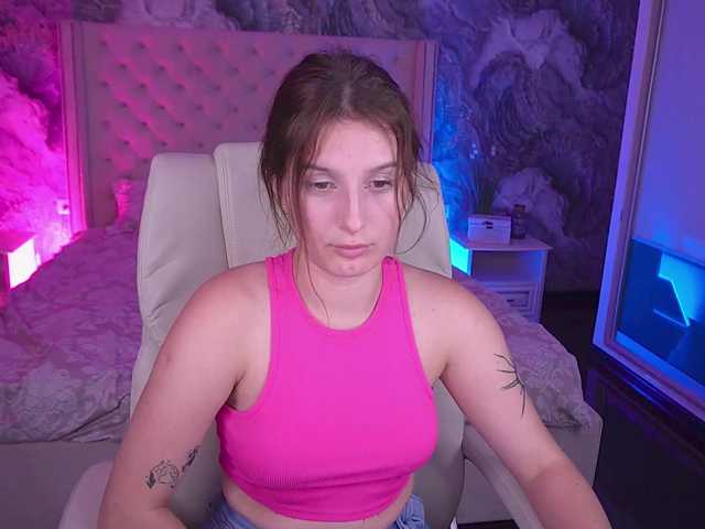 VikVikLove live cam on BongaCams