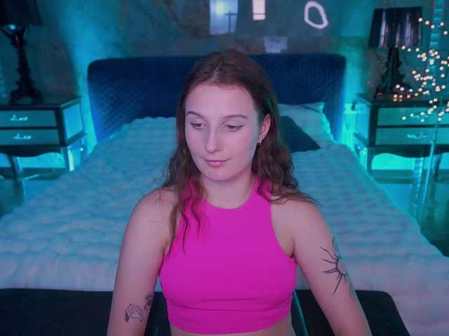 VikVikLove live cam on BongaCams