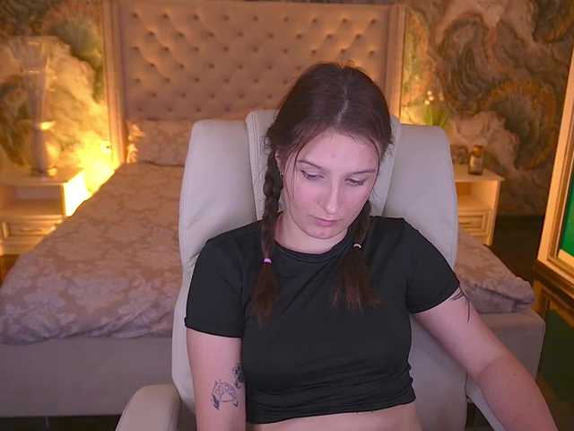 VikVikLove live cam on BongaCams