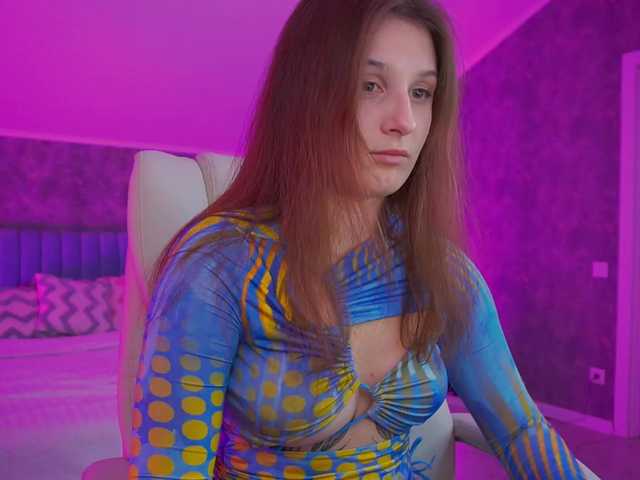 VikVikLove live cam on BongaCams