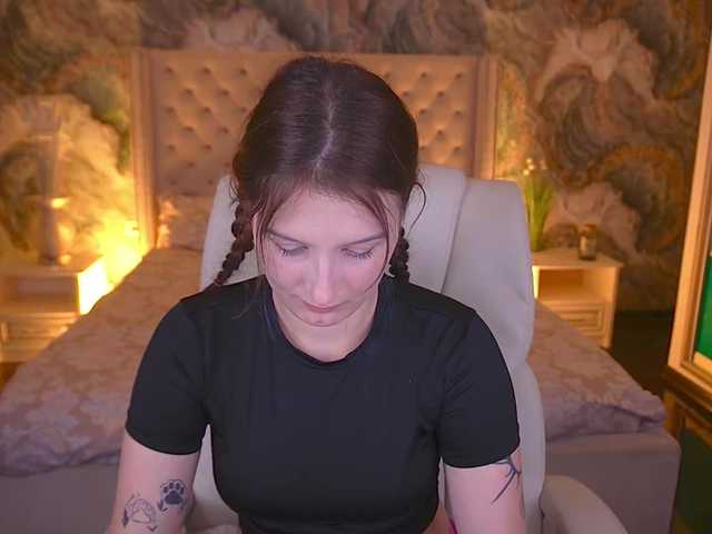 VikVikLove live cam on BongaCams