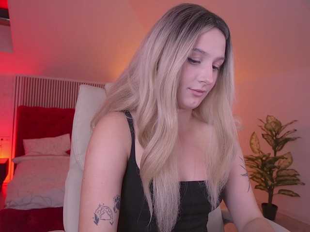 VikVikLove live cam on BongaCams