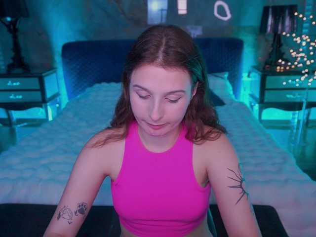 VikVikLove live cam on BongaCams