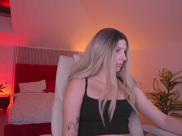 VikVikLove live cam on BongaCams