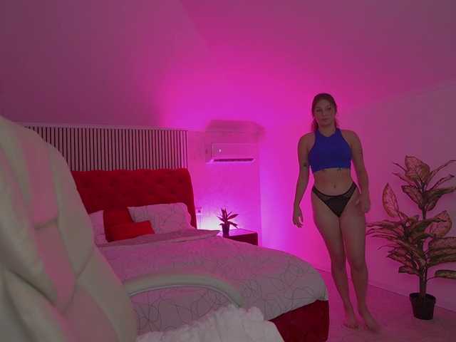VikVikLove live cam on BongaCams