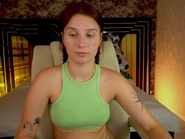 VikVikLove live cam on BongaCams