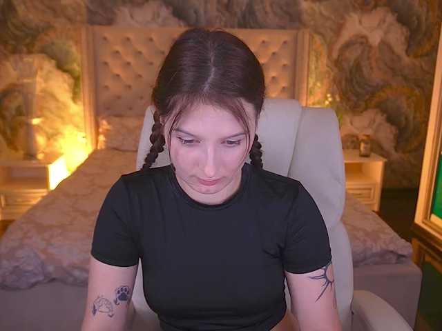 VikVikLove live cam on BongaCams