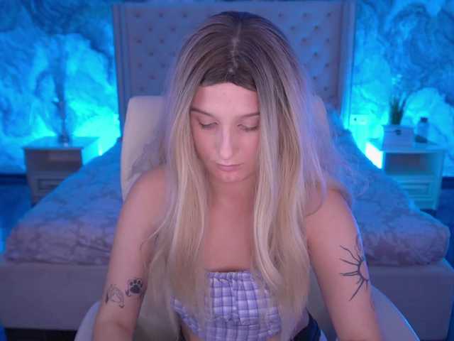 VikVikLove live cam on BongaCams