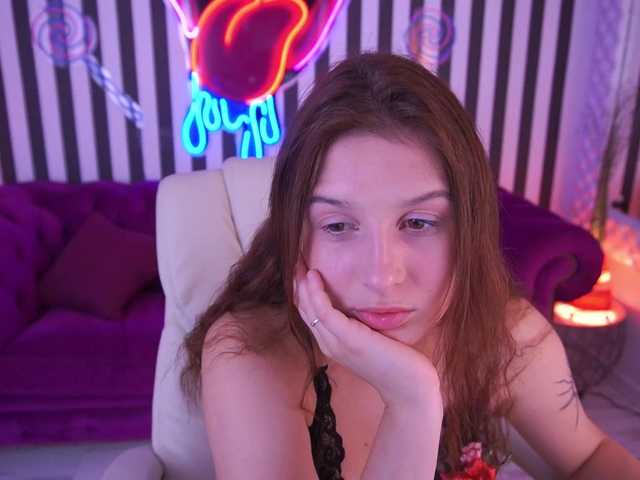 VikVikLove live cam on BongaCams