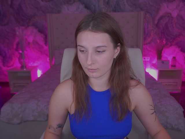 VikVikLove live cam on BongaCams