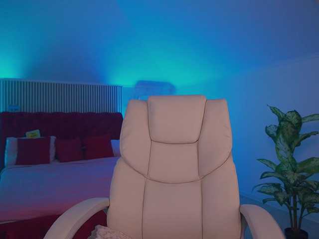 VikVikLove live cam on BongaCams