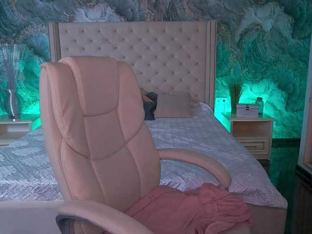 VikVikLove live cam on BongaCams
