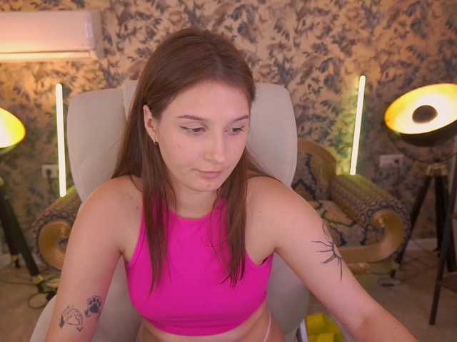 VikVikLove live cam on BongaCams