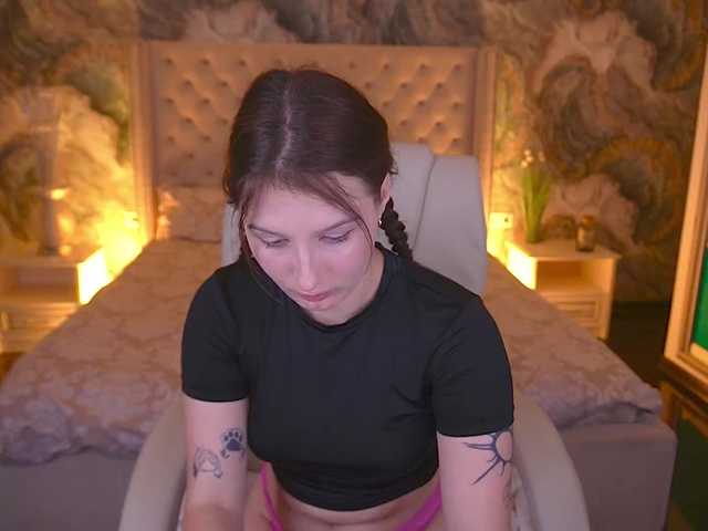 VikVikLove live cam on BongaCams
