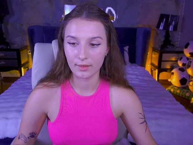 VikVikLove live cam on BongaCams