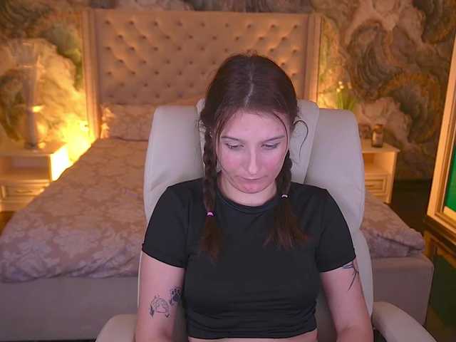 VikVikLove live cam on BongaCams