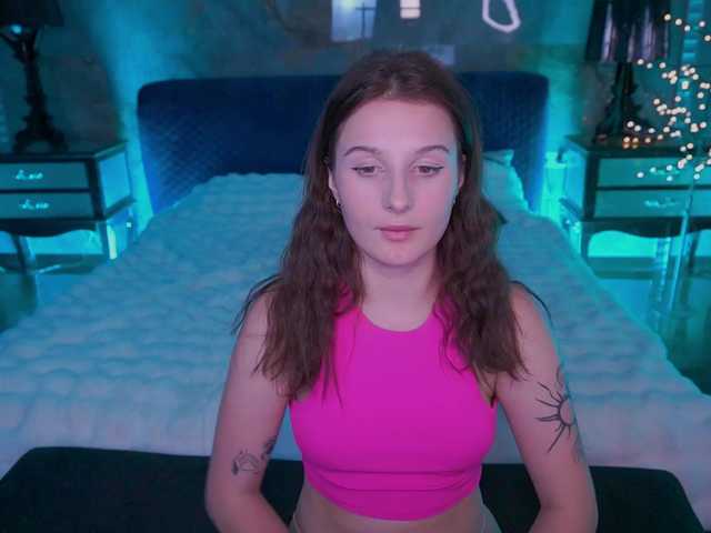 VikVikLove live cam on BongaCams