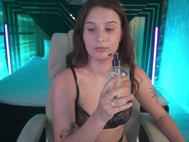 VikVikLove live cam on BongaCams