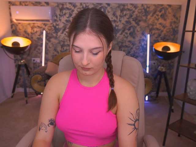 VikVikLove live cam on BongaCams