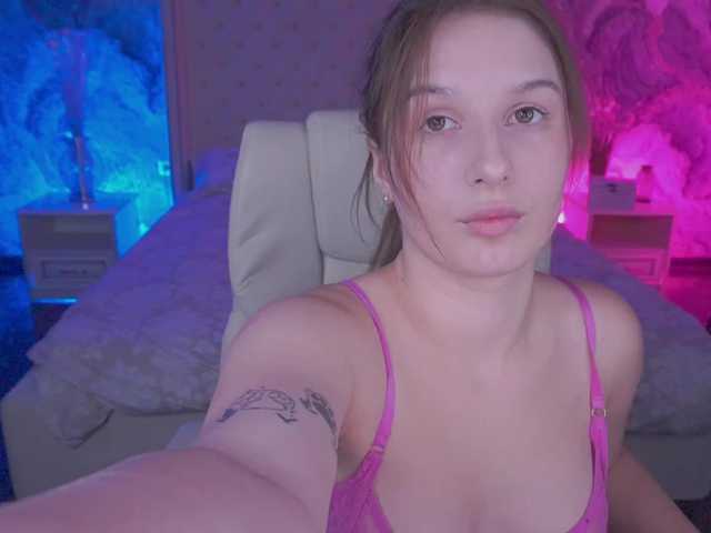 VikVikLove live cam on BongaCams