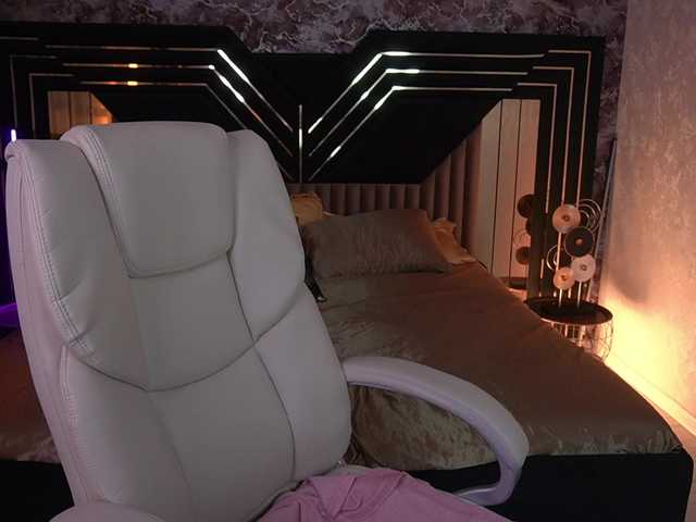 VikVikLove live cam on BongaCams