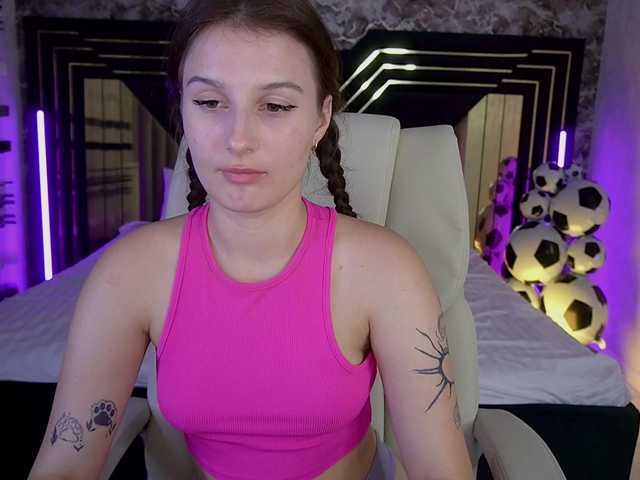 VikVikLove live cam on BongaCams
