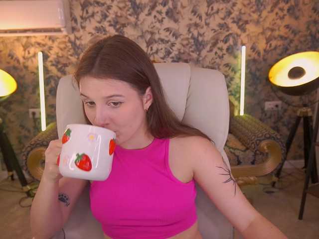 VikVikLove live cam on BongaCams