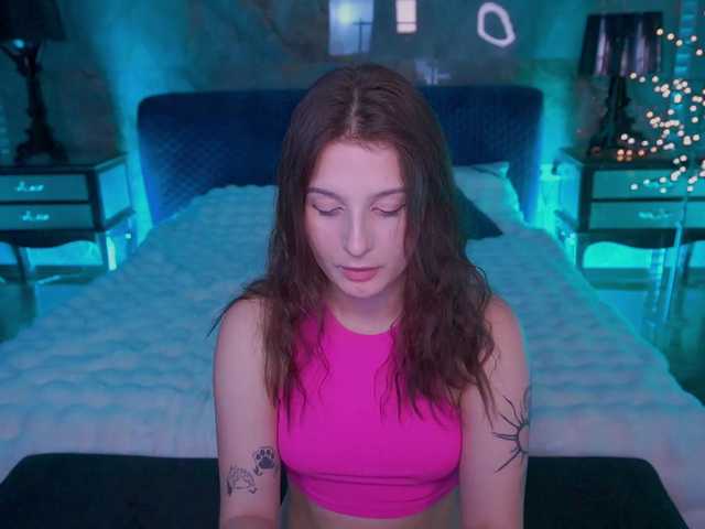 VikVikLove live cam on BongaCams