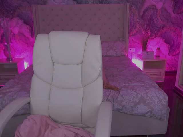 VikVikLove live cam on BongaCams