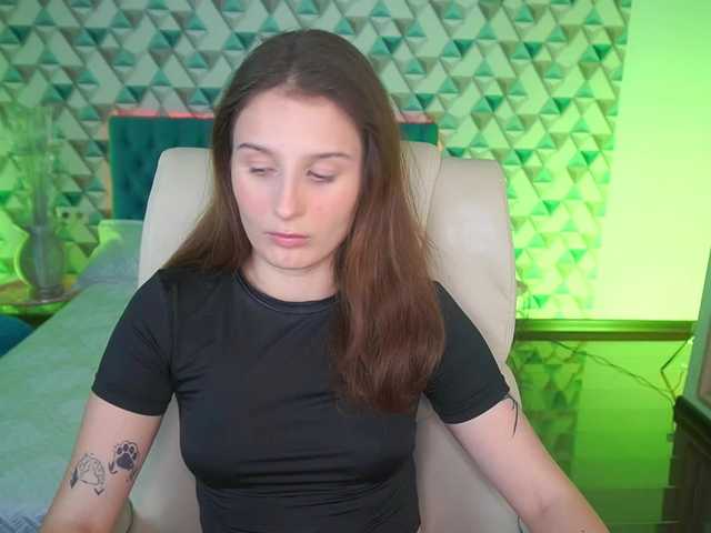 VikVikLove live cam on BongaCams