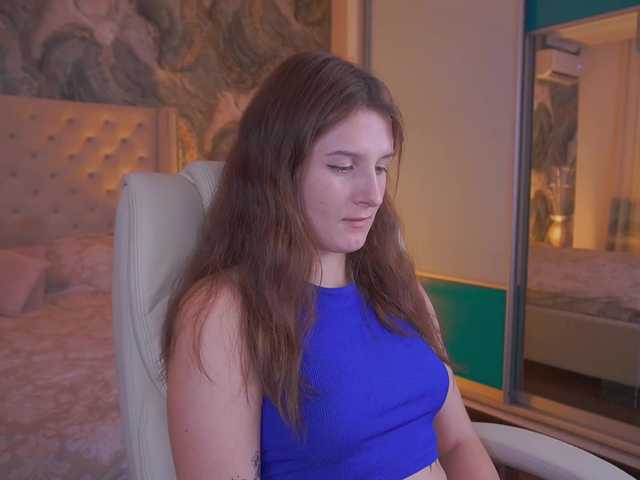 VikVikLove live cam on BongaCams