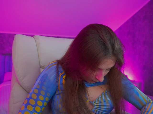 VikVikLove live cam on BongaCams