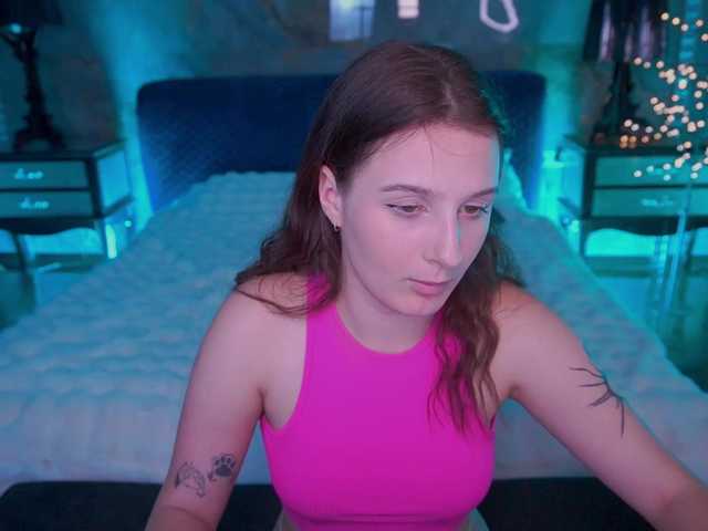 VikVikLove live cam on BongaCams