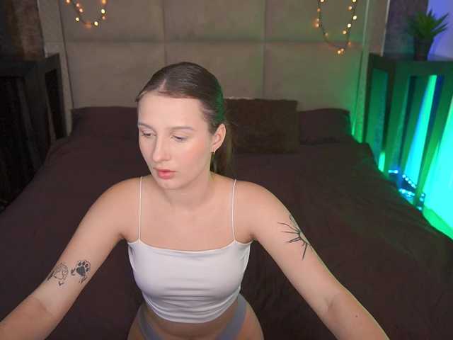 VikVikLove live cam on BongaCams