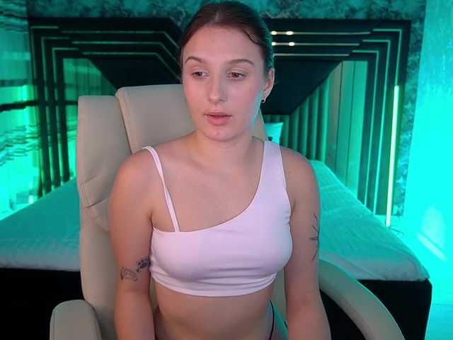 VikVikLove live cam on BongaCams